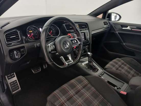 VOLKSWAGEN-GOLF-2013