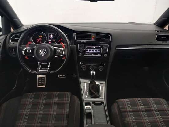 VOLKSWAGEN-GOLF-2013