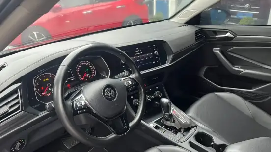 VOLKSWAGEN-JETTA-2018