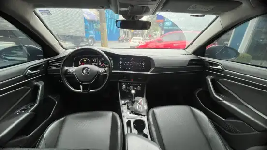 VOLKSWAGEN-JETTA-2018