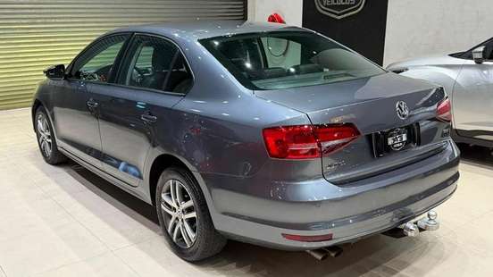 VOLKSWAGEN-JETTA-2017