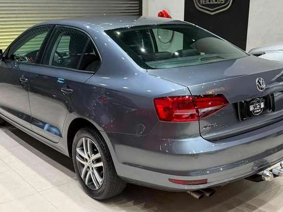 VOLKSWAGEN-JETTA-1.4 16V TSI COMFORTLINE GASOLINA 4P TIPTRONIC VOLKSWAGEN-JETTA-2017