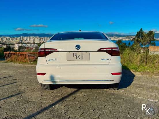 VOLKSWAGEN-JETTA-2018