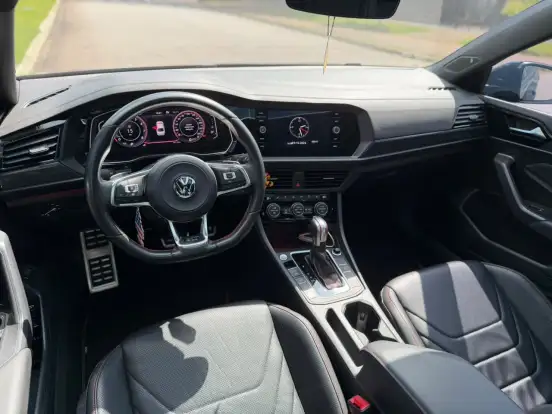VOLKSWAGEN-JETTA-2021