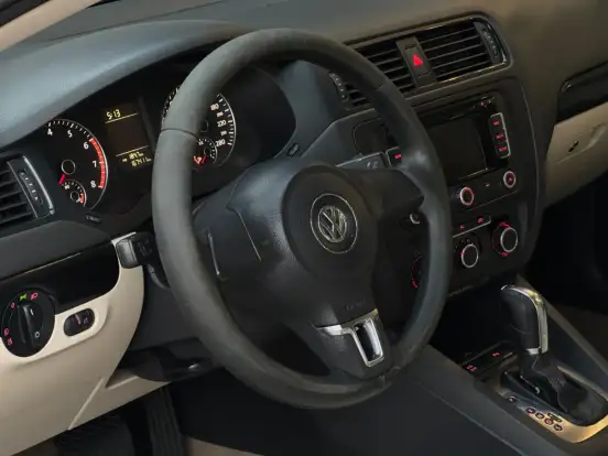 VOLKSWAGEN-JETTA-2012