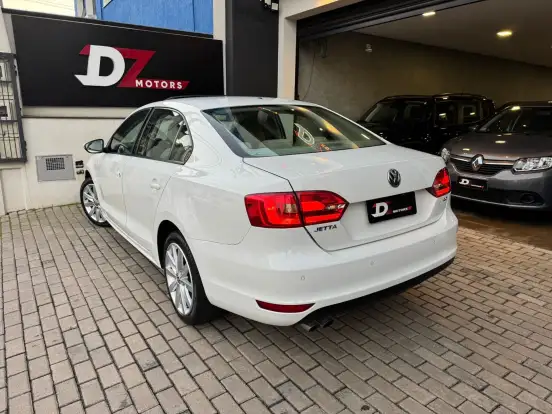 VOLKSWAGEN-JETTA-2012
