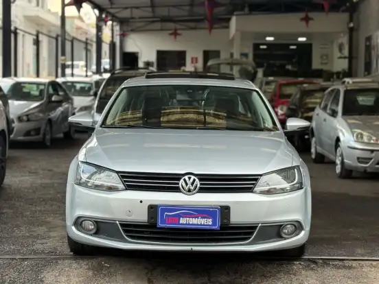 VOLKSWAGEN-JETTA-2013