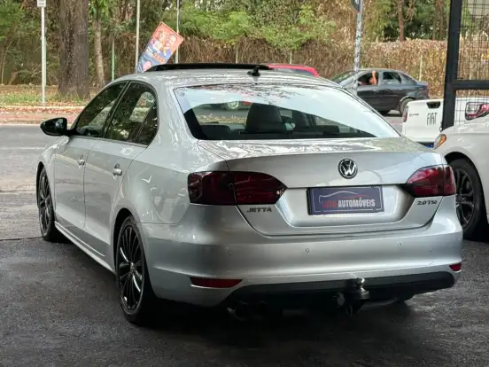 VOLKSWAGEN-JETTA-2013