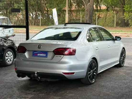 VOLKSWAGEN-JETTA-2013