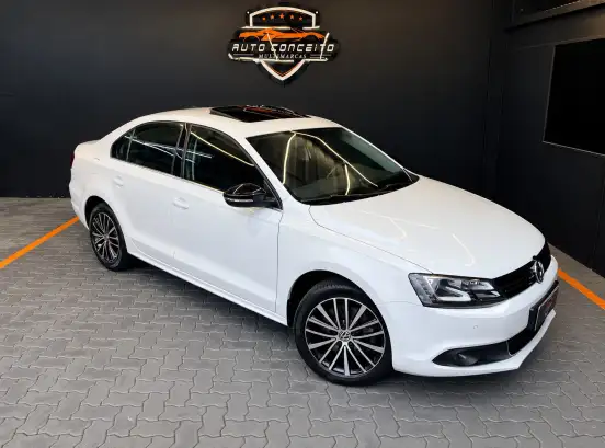 VOLKSWAGEN-JETTA-2012