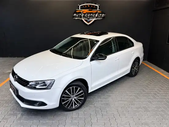 VOLKSWAGEN-JETTA-2012
