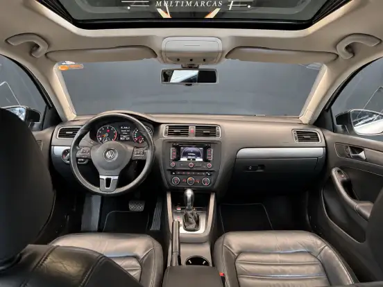 VOLKSWAGEN-JETTA-2012