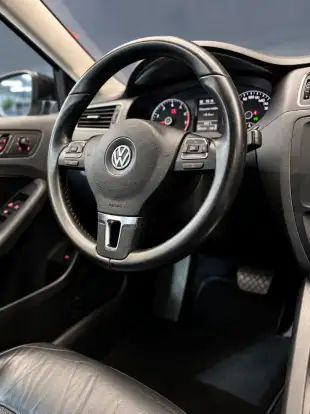VOLKSWAGEN-JETTA-2012