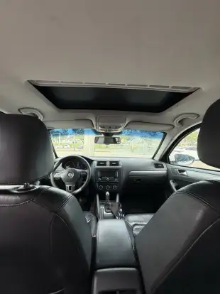 VOLKSWAGEN-JETTA-2012
