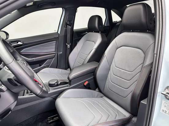 VOLKSWAGEN-JETTA-2025