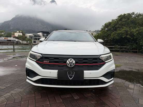 VOLKSWAGEN-JETTA-2019