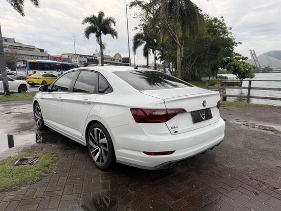 VOLKSWAGEN-JETTA-2019