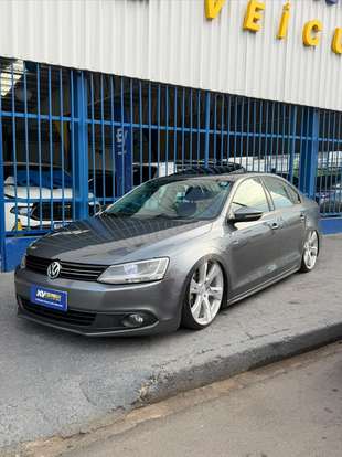 VOLKSWAGEN-JETTA-2012