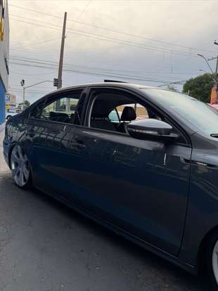 VOLKSWAGEN-JETTA-2012