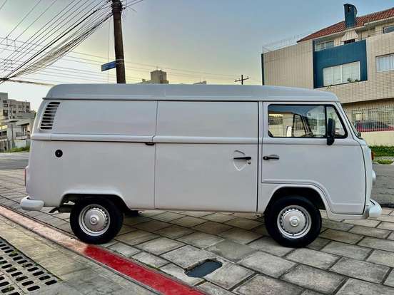 VOLKSWAGEN-KOMBI-1.4 MI FURGÃO 8V FLEX 3P MANUAL VOLKSWAGEN-KOMBI-2013