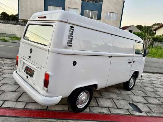 VOLKSWAGEN-KOMBI-1.4 MI FURGÃO 8V FLEX 3P MANUAL VOLKSWAGEN-KOMBI-2013