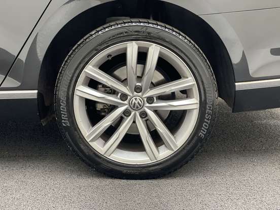 VOLKSWAGEN-PASSAT-2.0 16V TSI BLUEMOTION GASOLINA HIGHLINE 4P DSG VOLKSWAGEN-PASSAT-2018