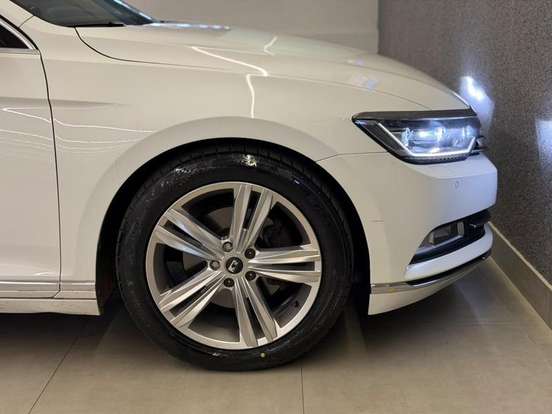 VOLKSWAGEN-PASSAT-2017