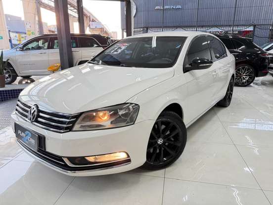 VOLKSWAGEN-PASSAT-2013