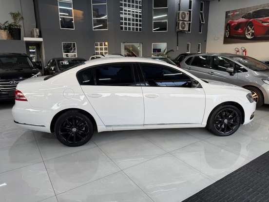 VOLKSWAGEN-PASSAT-2013