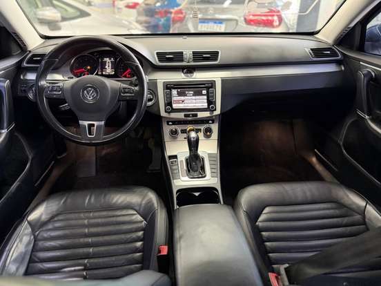 VOLKSWAGEN-PASSAT-2013