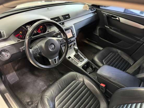 VOLKSWAGEN-PASSAT-2013
