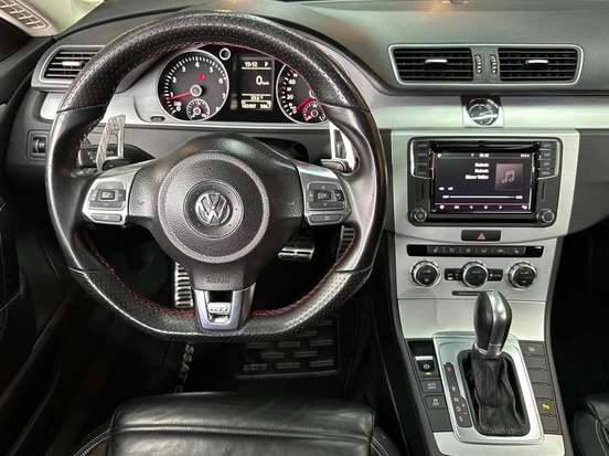 VOLKSWAGEN-PASSAT-2014