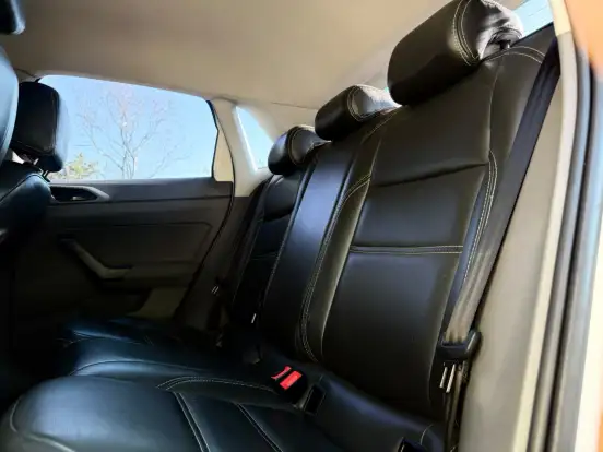 VOLKSWAGEN-POLO-2018