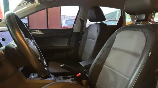 VOLKSWAGEN-POLO-2019