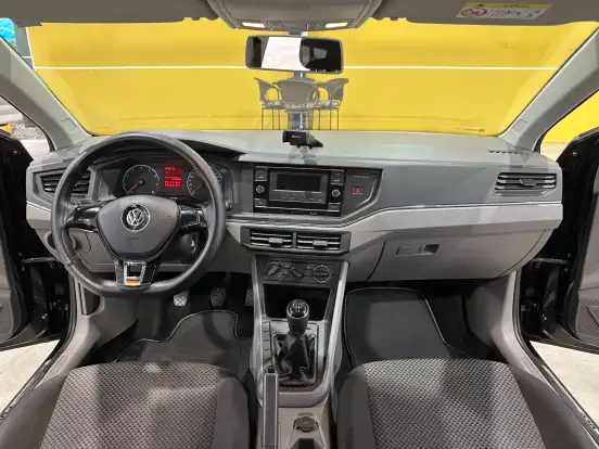 VOLKSWAGEN-POLO-2018