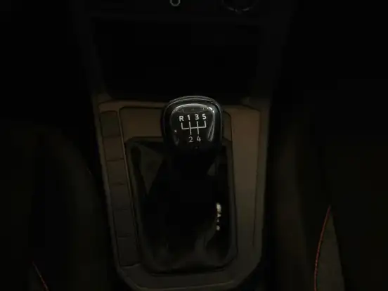 VOLKSWAGEN-POLO-2025