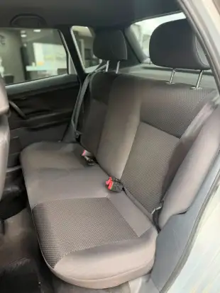 VOLKSWAGEN-POLO-2012