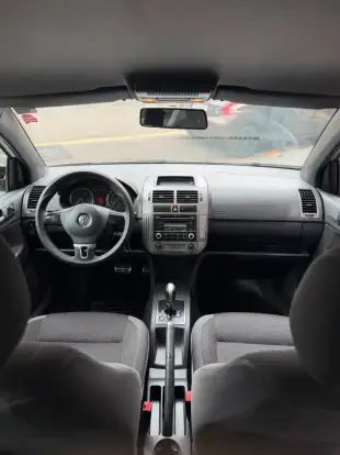 VOLKSWAGEN-POLO-2012