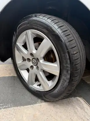 VOLKSWAGEN-POLO-2012