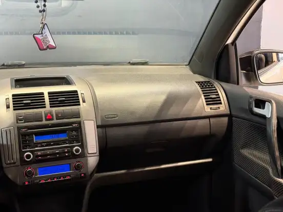 VOLKSWAGEN-POLO-2012