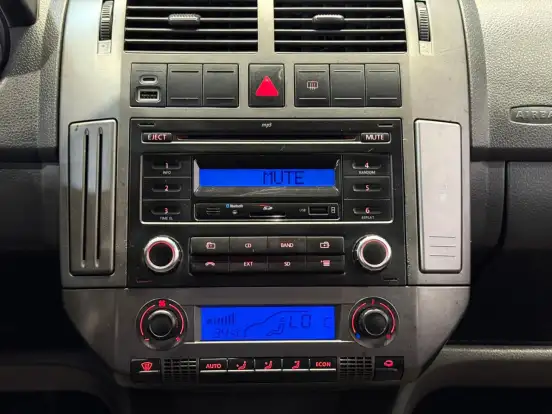 VOLKSWAGEN-POLO-2012