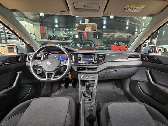 VOLKSWAGEN-POLO-2022