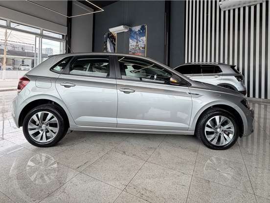 VOLKSWAGEN-POLO-1.0 200 TSI HIGHLINE AUTOMÁTICO VOLKSWAGEN-POLO-2017