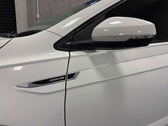 VOLKSWAGEN-POLO-2018