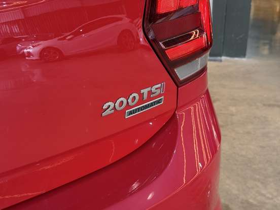 VOLKSWAGEN-POLO-2018