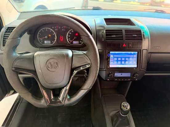 VOLKSWAGEN-POLO-2010
