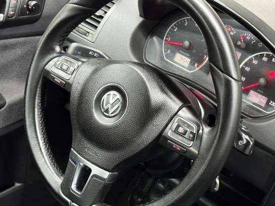VOLKSWAGEN-POLO-2014