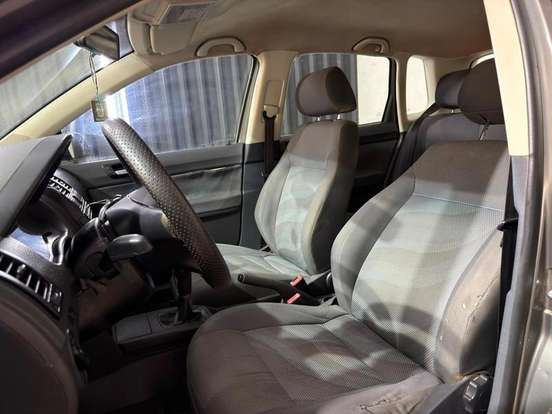 VOLKSWAGEN-POLO-2010