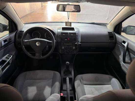 VOLKSWAGEN-POLO-2010