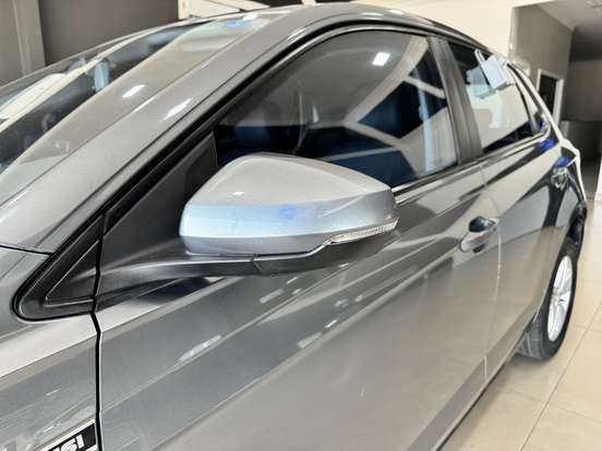 VOLKSWAGEN-POLO-2018